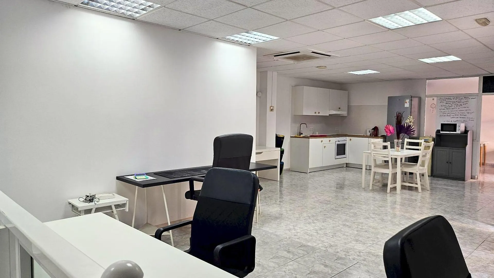 Albergue Corralejo Coliving By Amazzzing Travel Hostal